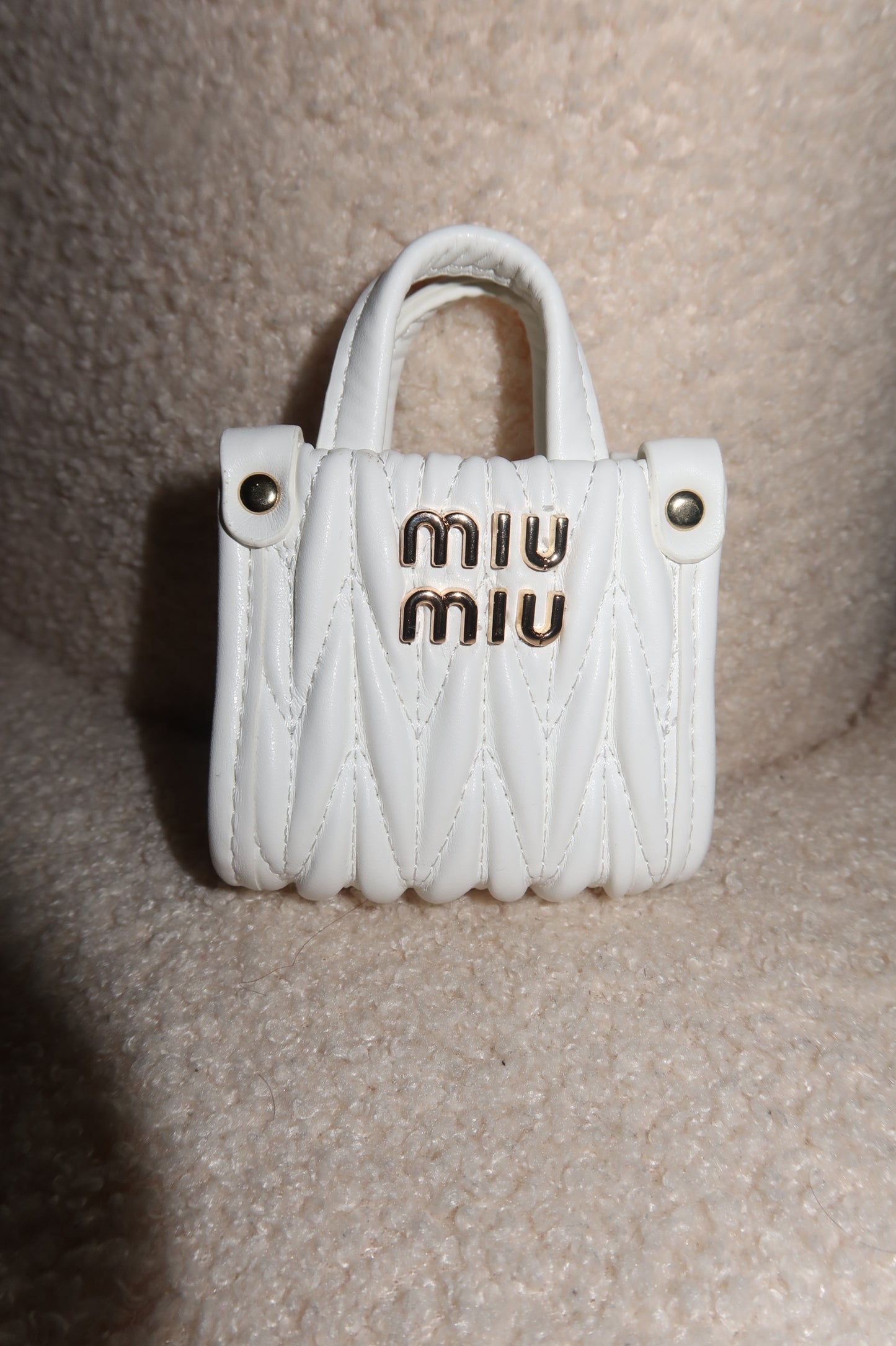 White Miu Square